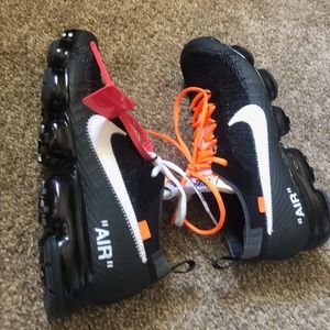 Off-white vapormax (black)